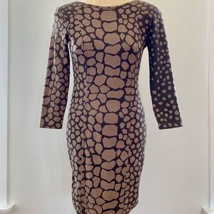 Aritzia Wilfred Giraffe-Print Dress /Black purse